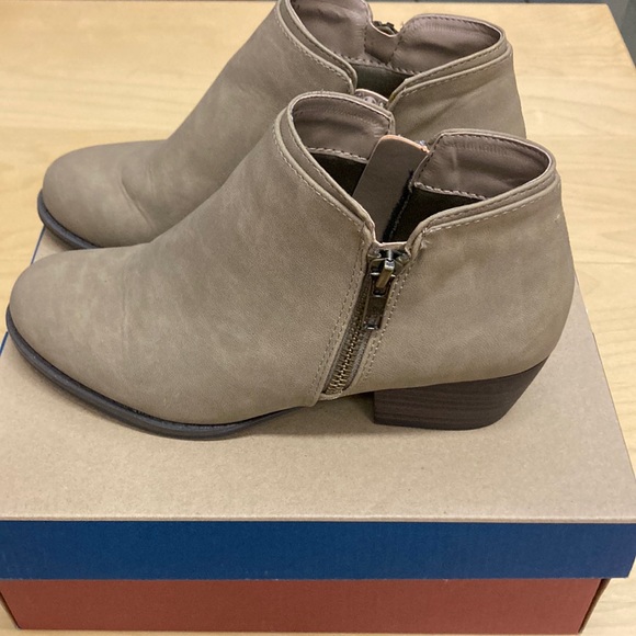 JBU Shoes - JBU Triumph Booties Size 6